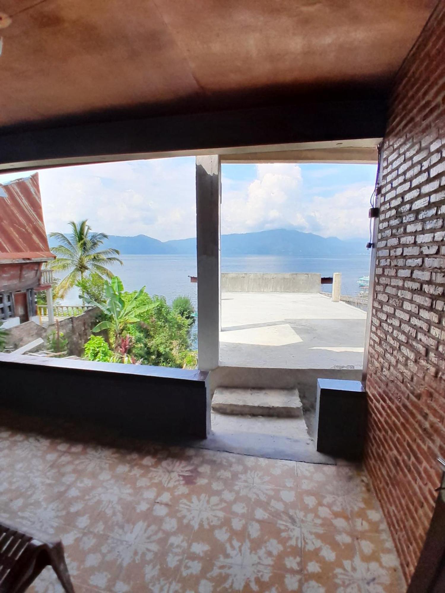 Maruba Inn Tuktuk Siadong Exterior foto