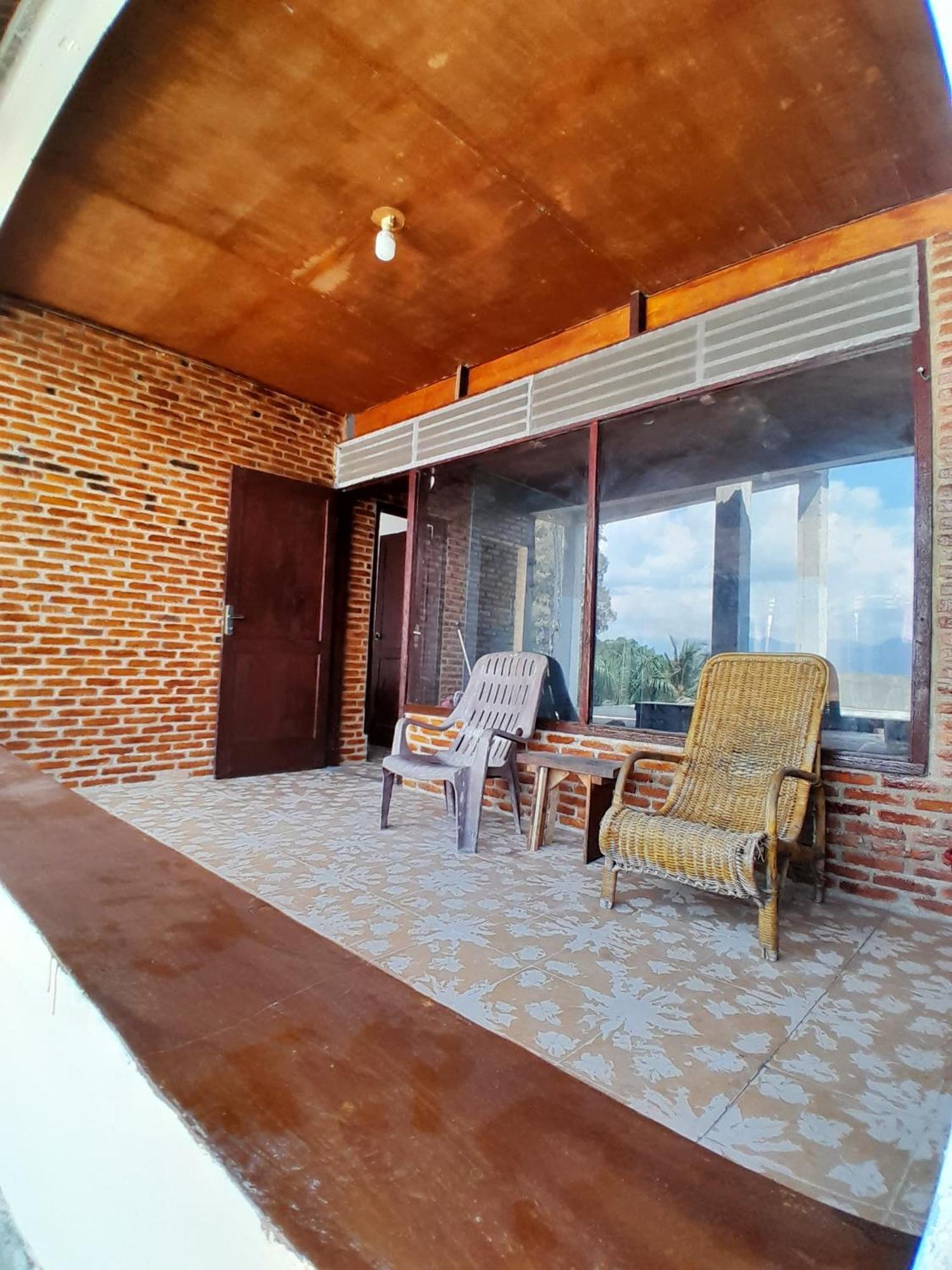 Maruba Inn Tuktuk Siadong Exterior foto