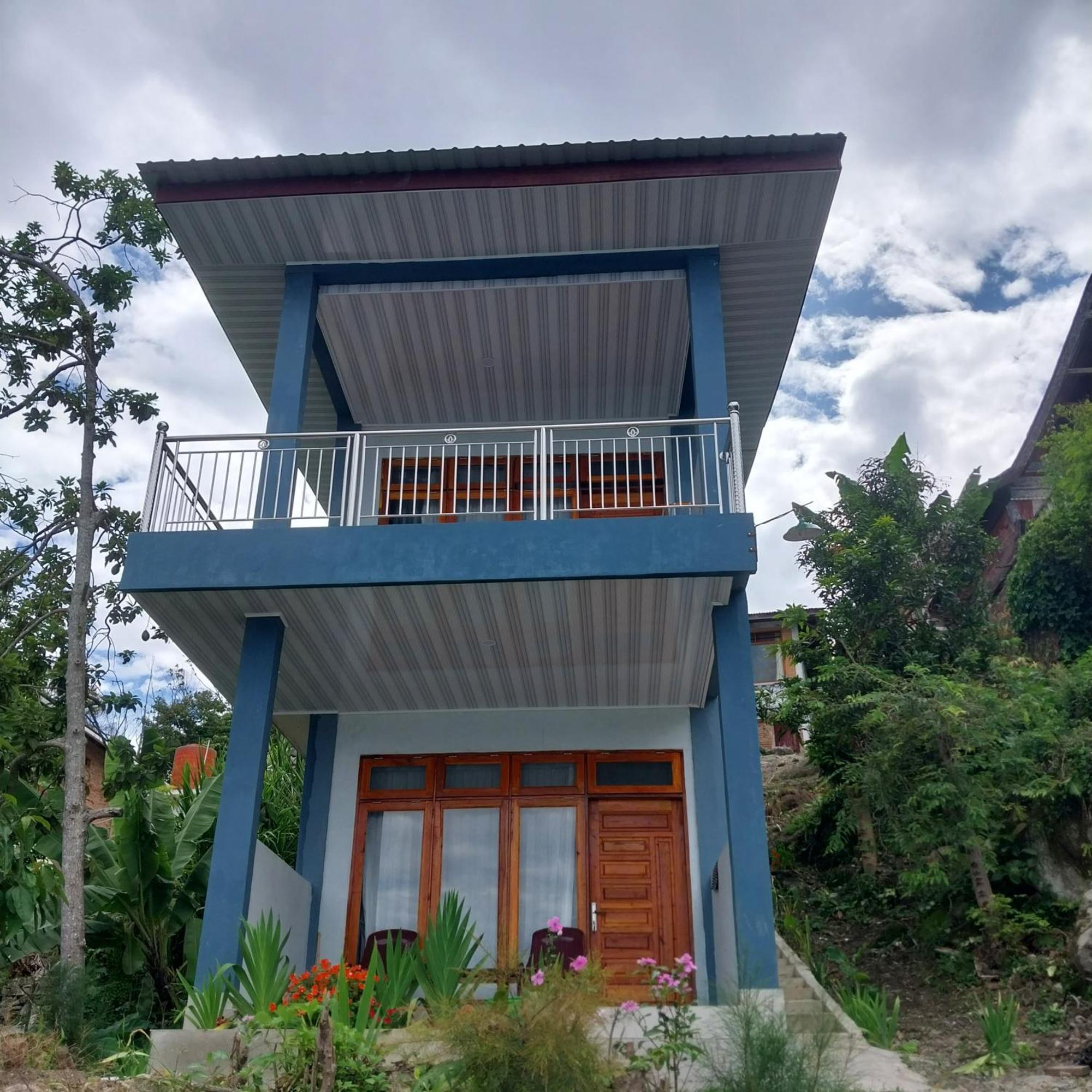 Maruba Inn Tuktuk Siadong Exterior foto