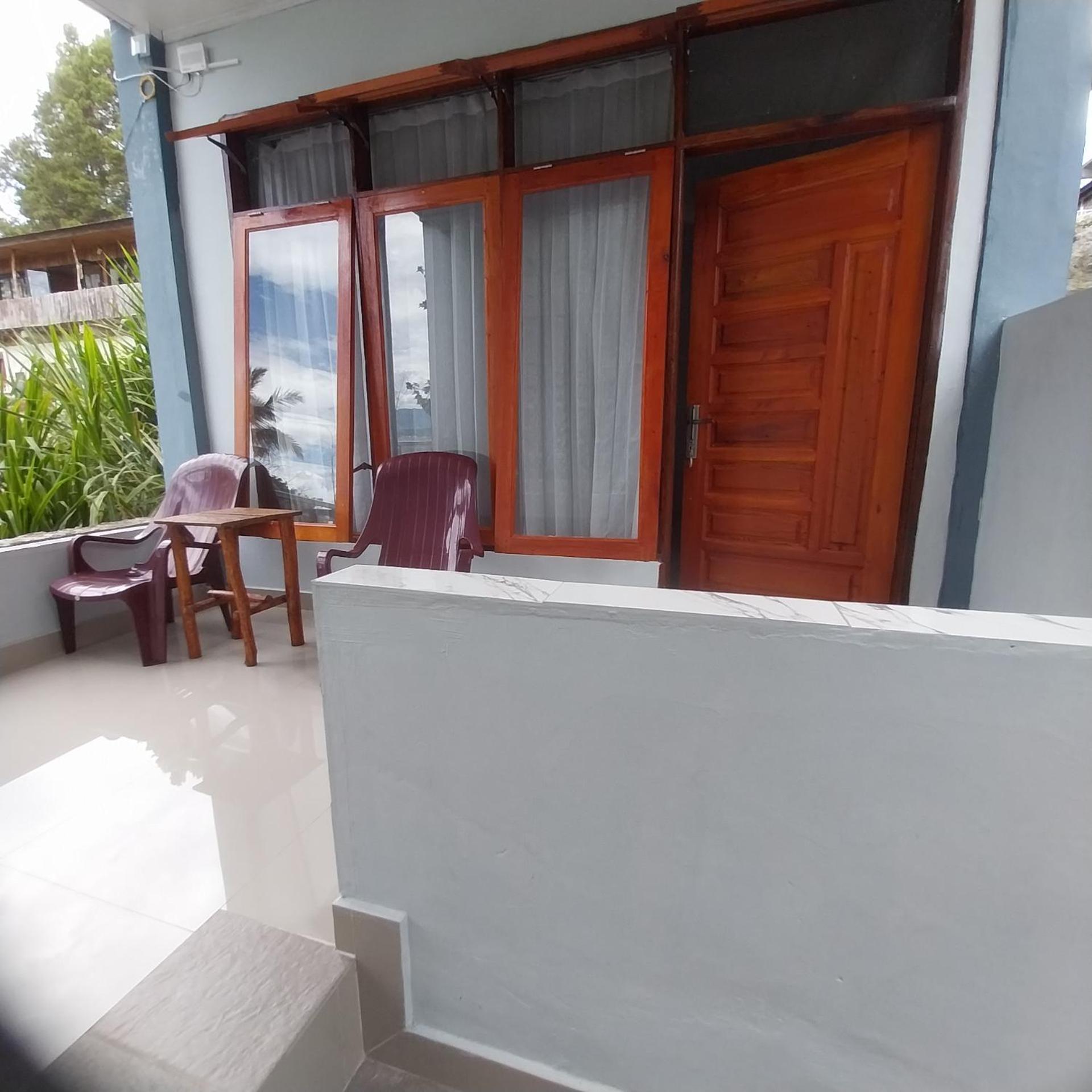 Maruba Inn Tuktuk Siadong Exterior foto
